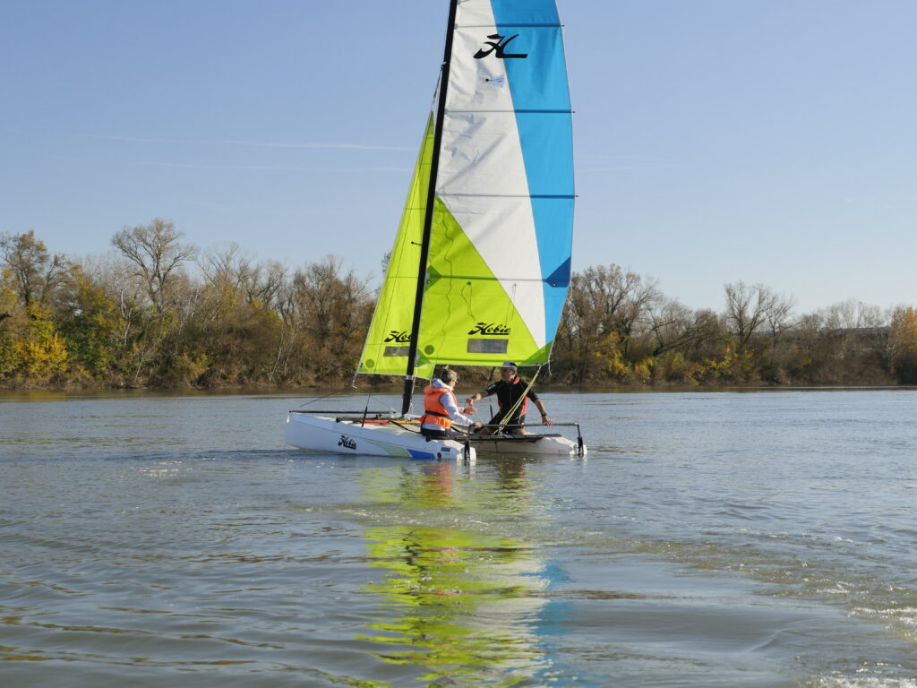 Bienvenue chez Voile Plaisir à Beaucaire, nous vous proposons de découvrir et partager notre passion de la navigation.