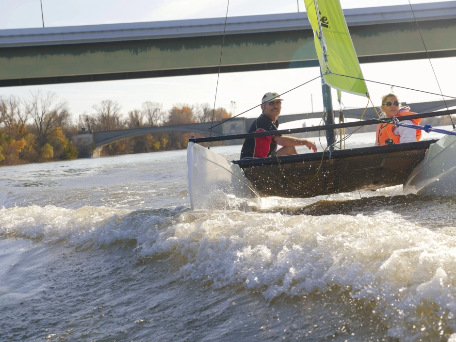 Bienvenue chez Voile Plaisir à Beaucaire, nous vous proposons de découvrir et partager notre passion de la navigation.