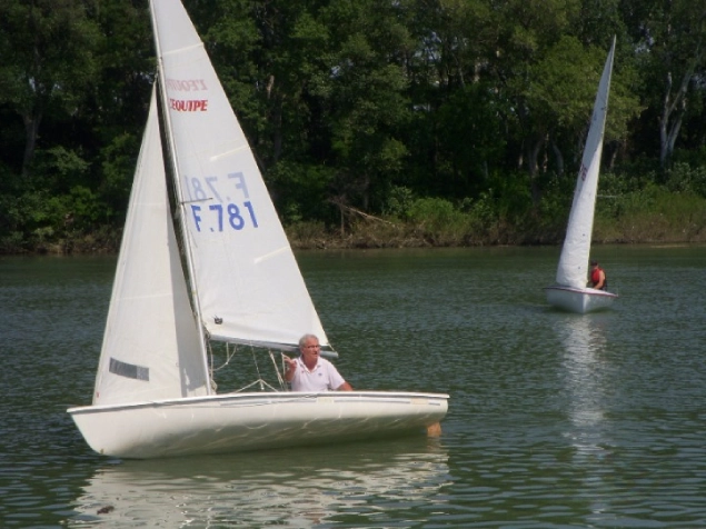 Pratiquer le dériveur au club Voile Plaisir, c’est plus qu’un simple sport.